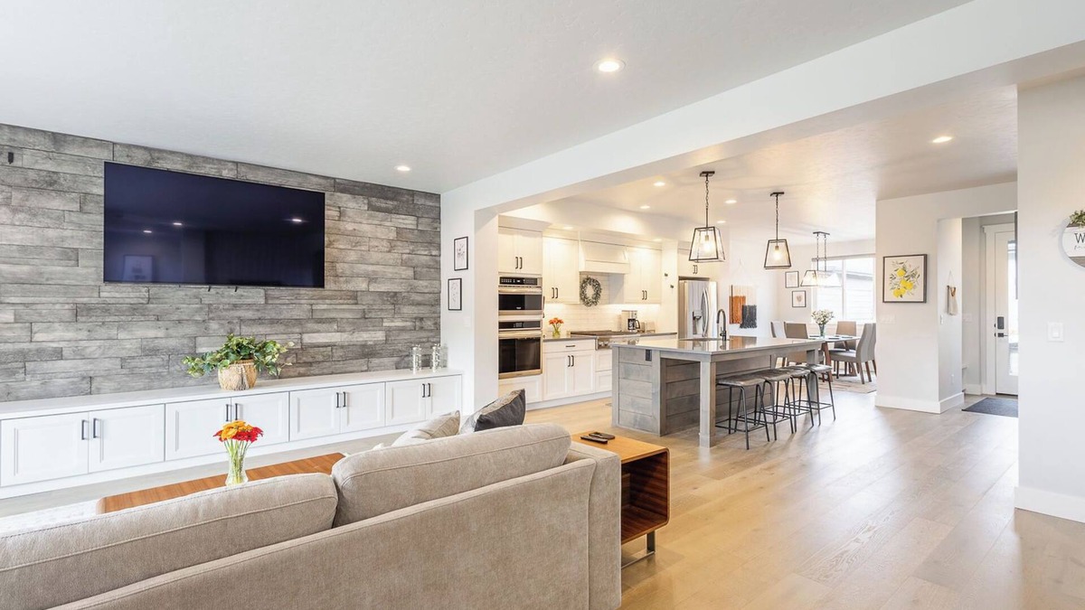 Harris Ranch House | Luxe Townhouse with Fire Pit & Pool Access Micron