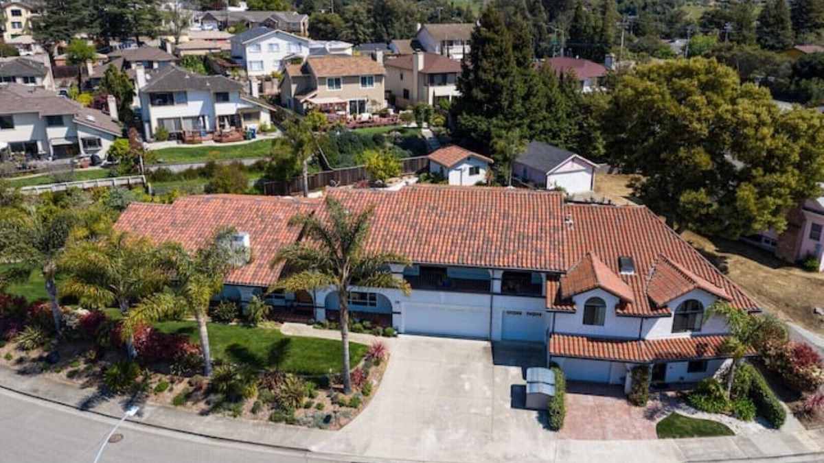 Castro Valley Villa | Luxe Villa - Family and Corporate Rental Sleeps 21