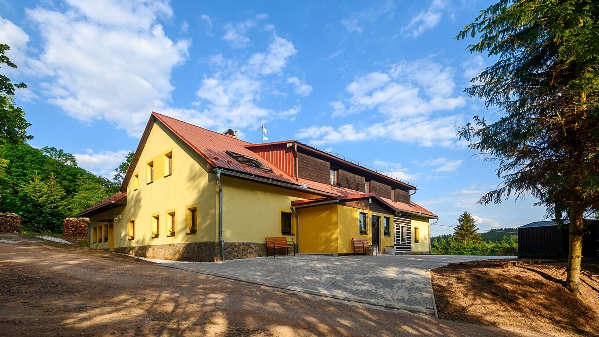 Bernartice Villa | Luxe Villa in Bernartice, KKH045