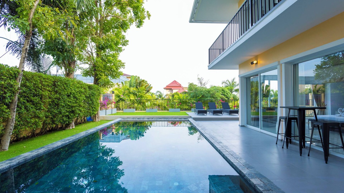 Chalong Villa | Luxe Villa Sea View Jacuzzi Pool V179