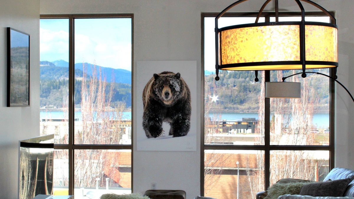 Hood River Condo | Luxe Water View Condo in the Heart of Hood River