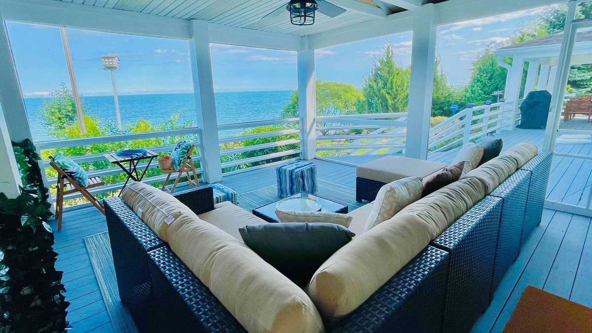 Pleasant Prairie House | Luxe Waterfront Home on Lake Michigan w/ Deck