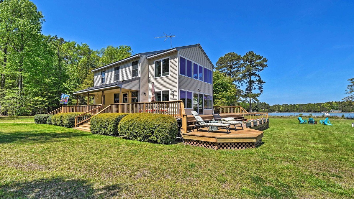 Port Haywood House | Luxe Waterfront Home: Kayak, Canoe, Grill + More!