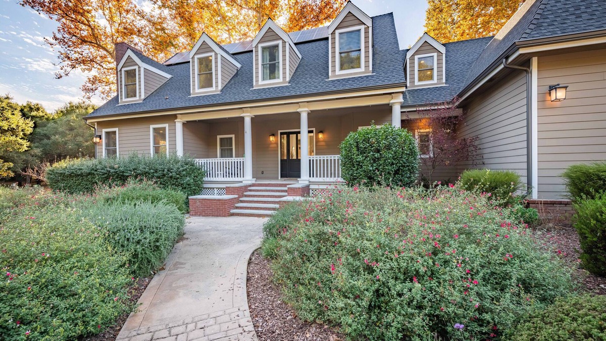 Templeton House | Luxe Westside 5BR/3.5BA w/Pool, Hot Tub, FirePit, Movie Room & more.