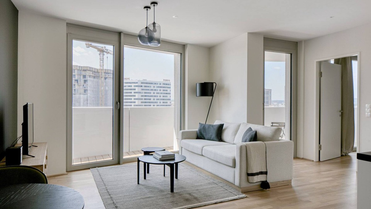 Favoriten Apartment | Luxe Wieden 1BR w/Balcony, Gym, Elevator, walk to U-Bahn, by Blueground