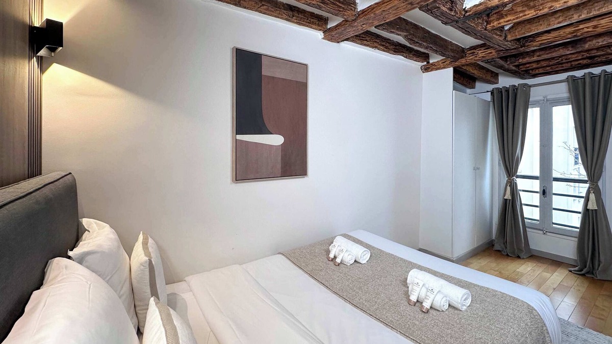 6th Arrondissement Apartment | Luxembourg Garden Authentic studio with lift for 2