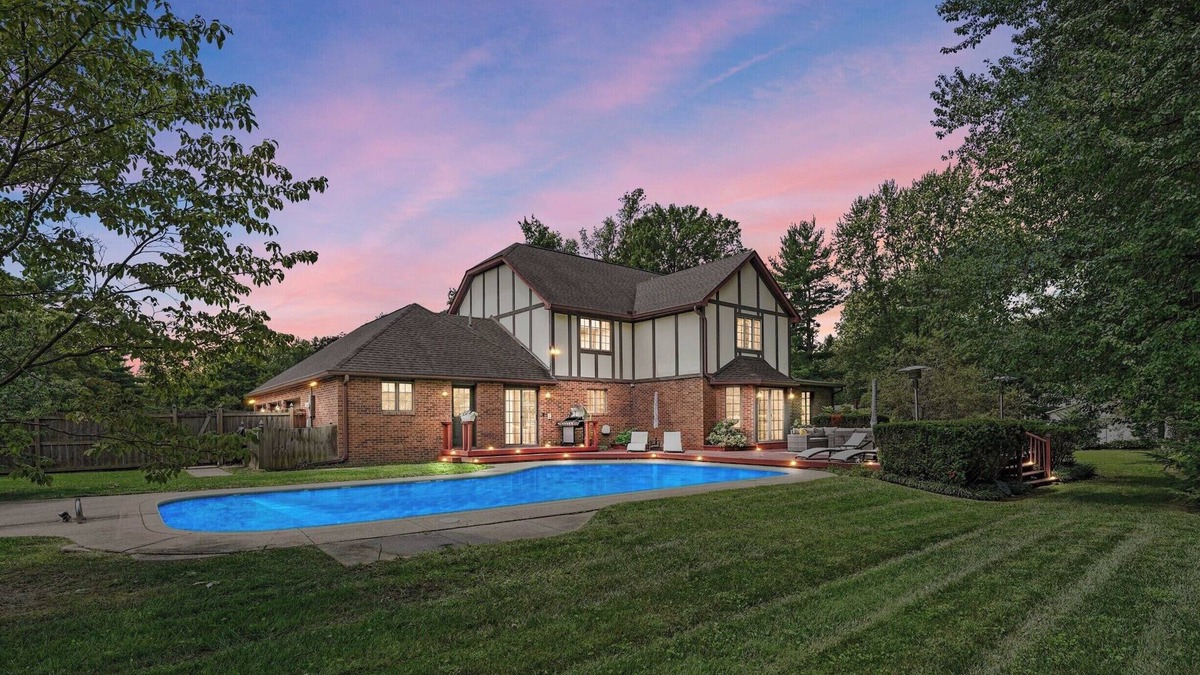 Terre Haute Villa | LuxeVilla Pool GameZone Sleeps14 Kid & Pet Friendly