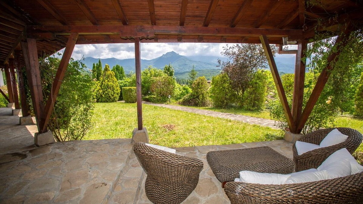 Apriltsi House | Luxorious guesthouse