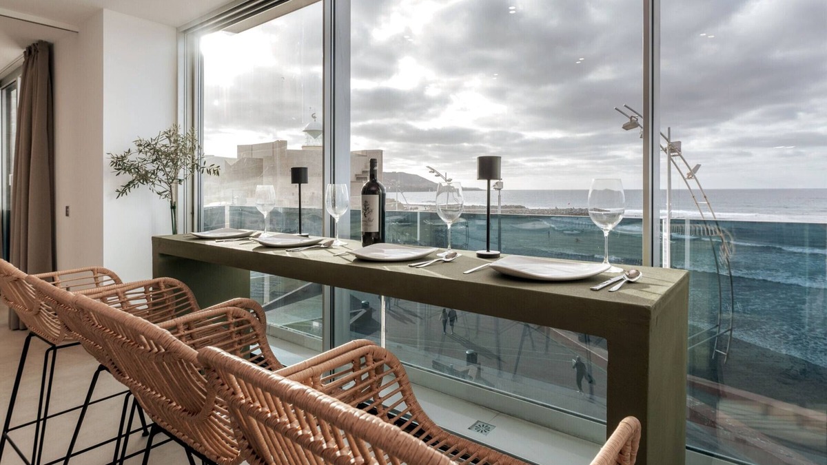Las Palmas de Gran Canaria Apartment | Luxury Suite on Las Canteras Beach