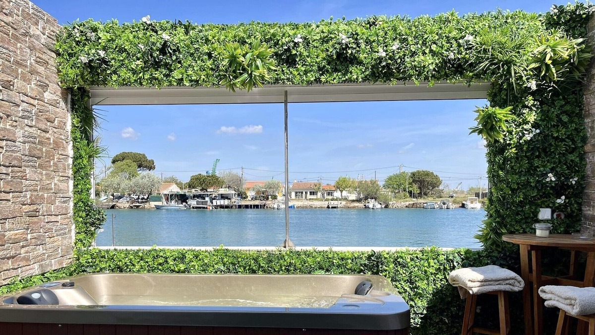 Port-Saint-Louis-du-Rhone Apartment | Luxury accommodation with private Jacuzzi by the water