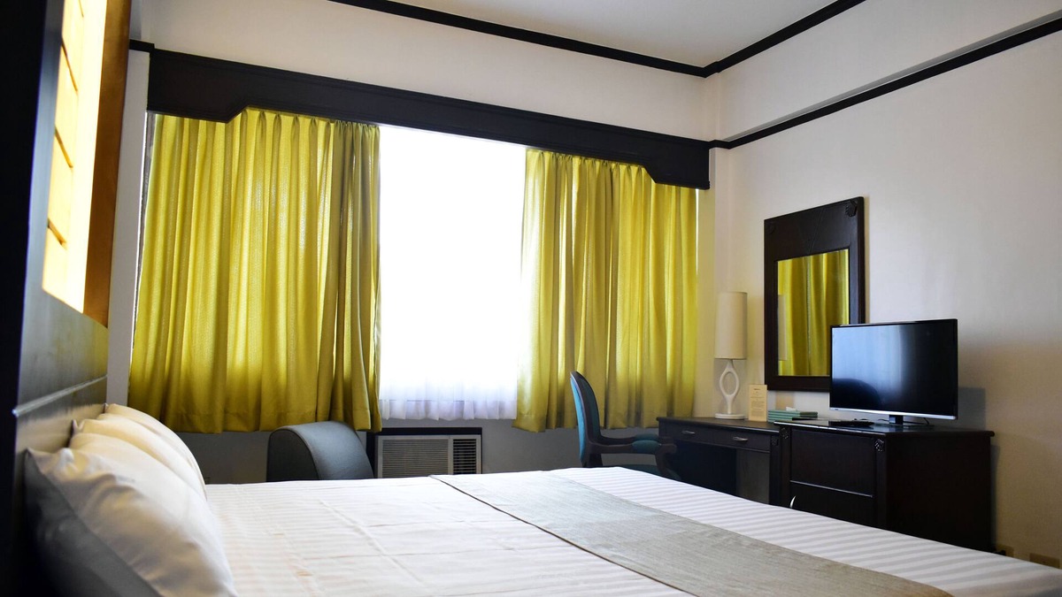 Bacolod Hotel | Luxur Place