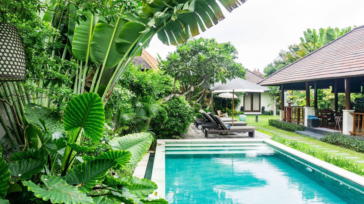 Sunset Road Villa | Luxuriate in a Vast Tropical Garden in Seminyak