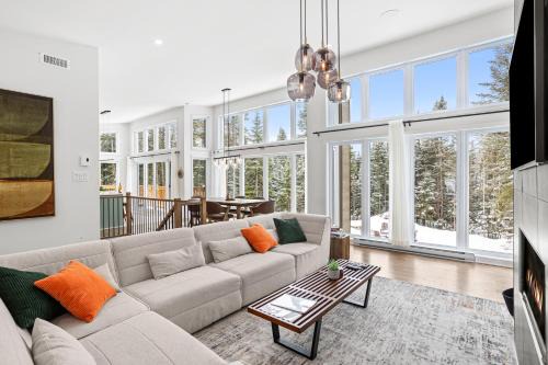 Lac-Swell Ski Chalet | Luxurious & Tranquil Nature Getaway with SPA & Scenic Views