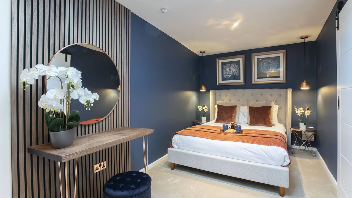Cheltenham House | Luxurious 1 Bed Detached Home with Gated Parking