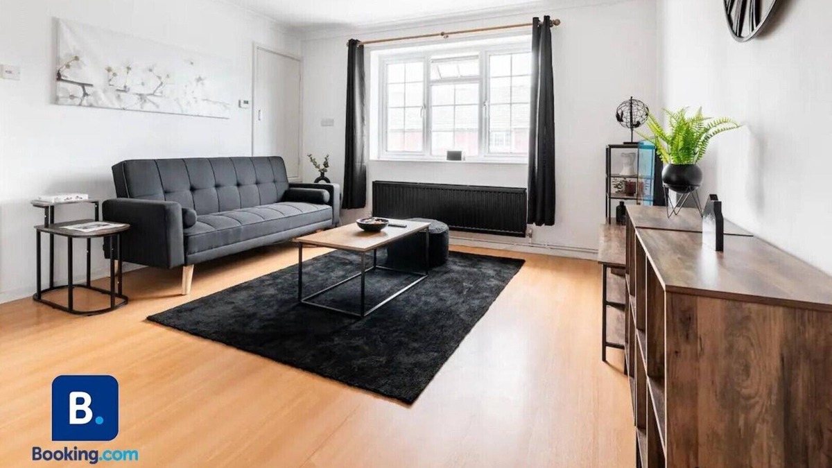 Epsom House | Luxurious 1 Bedroom Property Located in Epsom Downs Town Centre