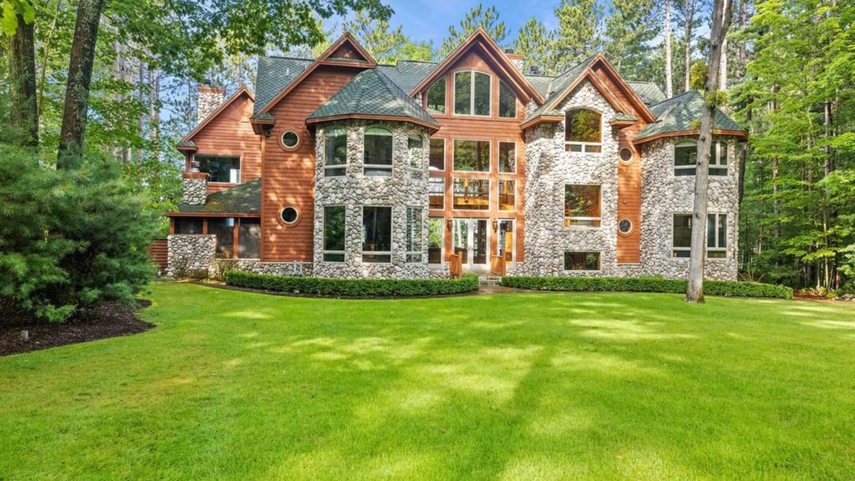 Indian River House | Luxurious 11,600 SQ' Mullett Lake Home & Carriage house,Private on Mullett Lake