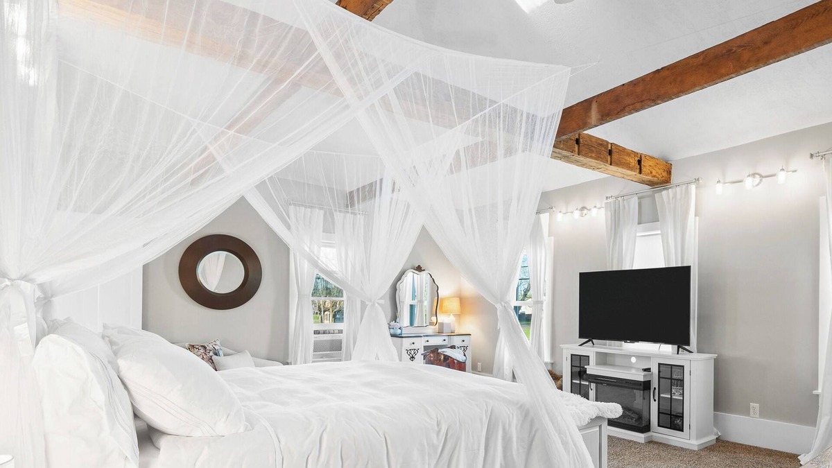 Greentown House | Luxurious 1875 centrally located Canton home w/lg suite, garden, & sunset view