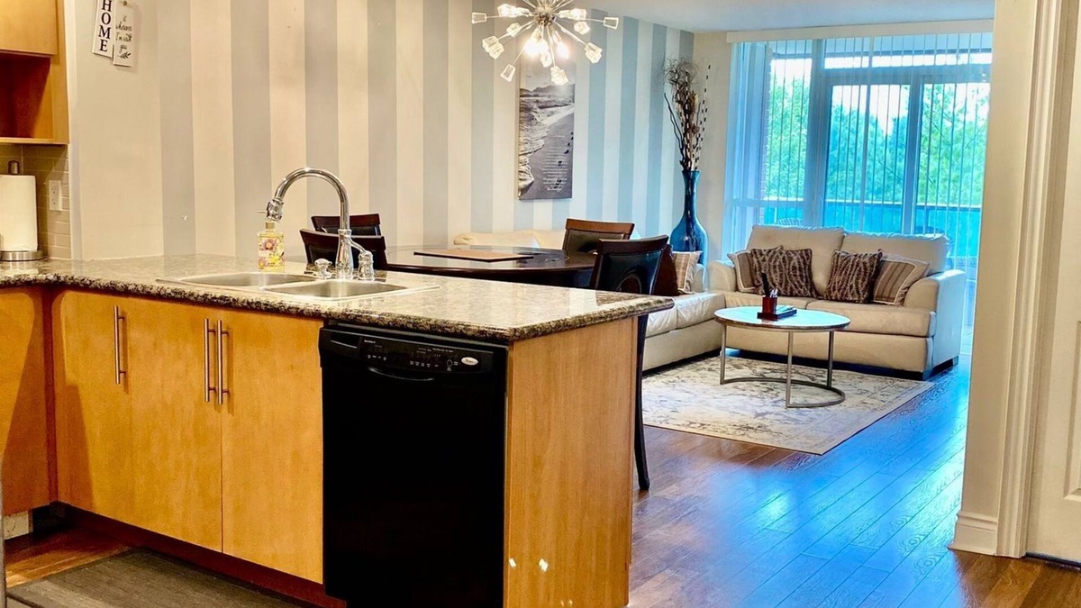 Markham Condo | Luxurious 1BDR Condo