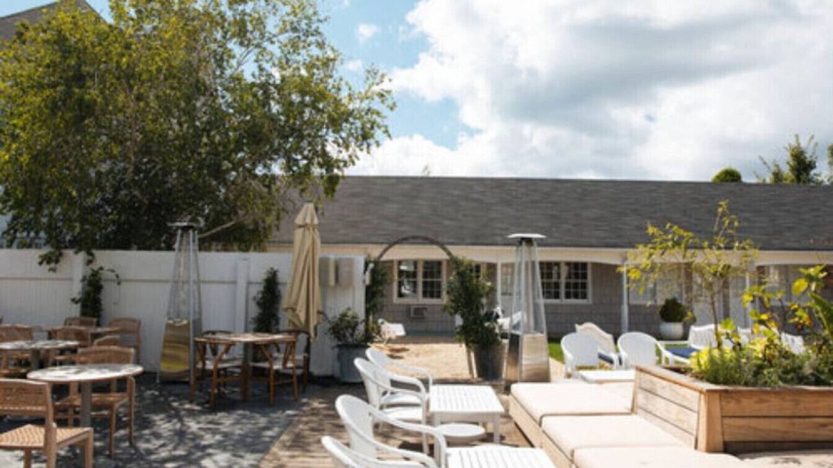 Southampton Hotel | Luxurious 1BR Poolside, Daily Breakfast, Patio