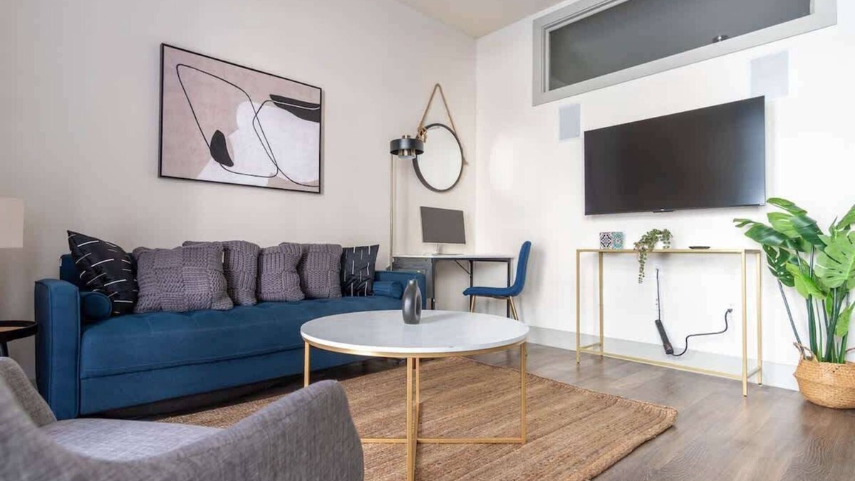 Richardson Apartment | Luxurious 1BR Suite | Pool, Parking, Gym Access