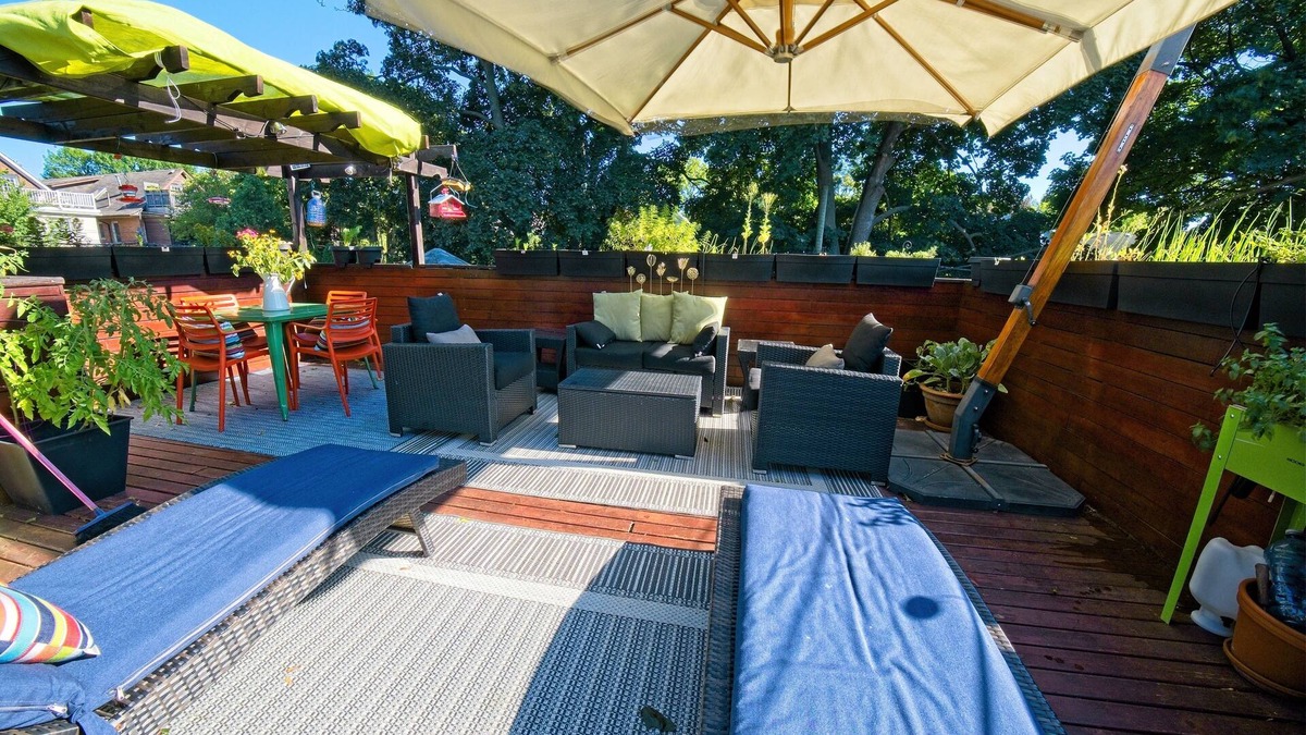 Roncesvalles Village Apartment | Luxurious 2 bed 2 bath, 400 sqft deck, near 400 acre park and lake