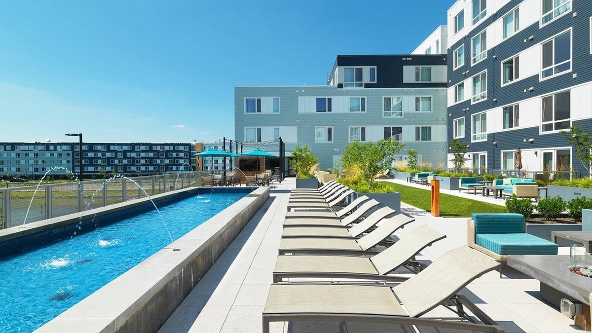 Lynn Apartment | Luxurious 2 bed /2bath with a Beach View