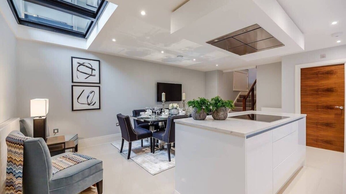 Hammersmith and Fulham Apartment | Luxurious 2 Bed Apt -Near Stamford Bridge Stadium
