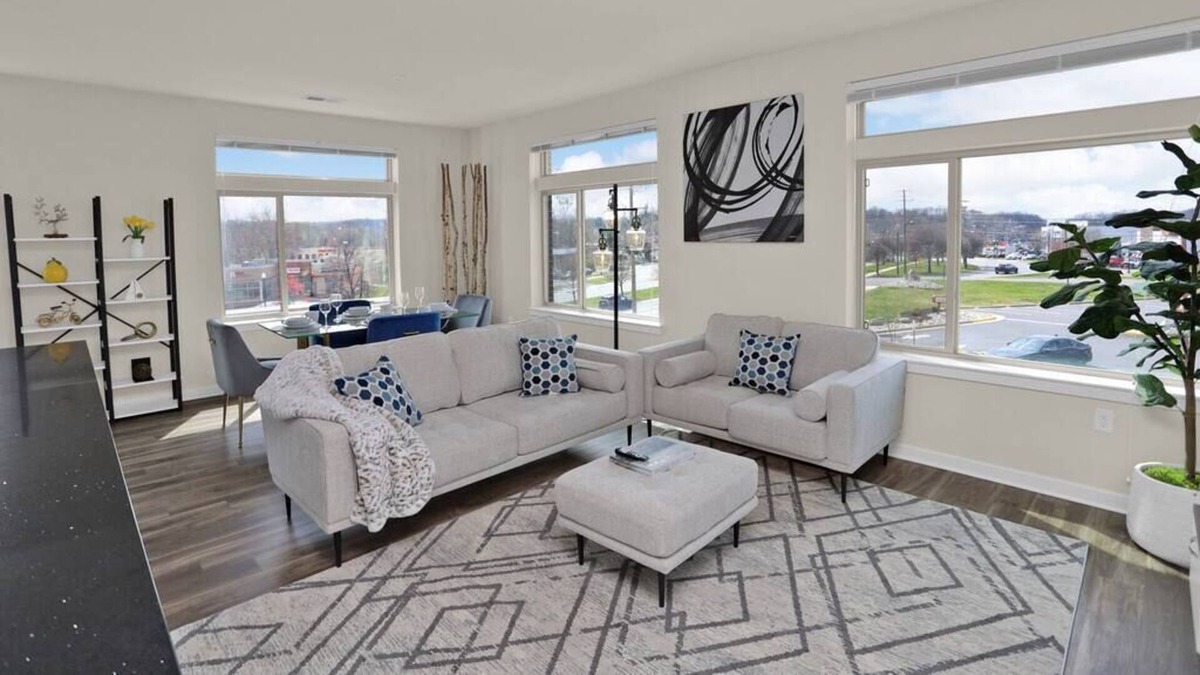 Fairfax Apartment | Luxurious 2 Bedroom in Fairfax Free Parking
