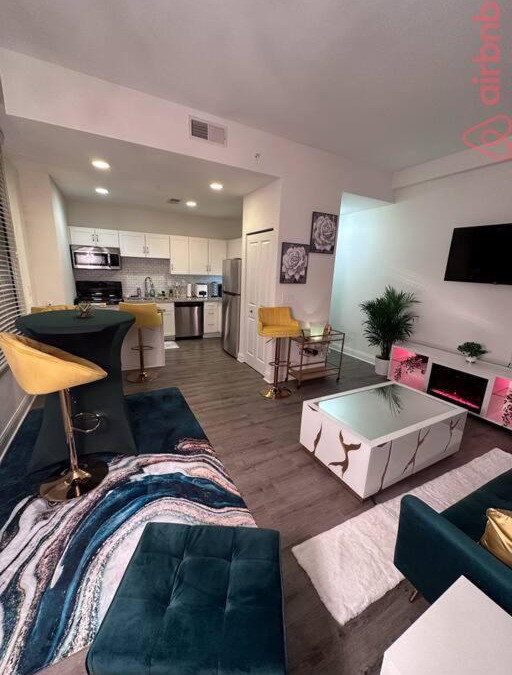 Mile Square Apartment | Luxurious 2 Bedroom Downtown City Views!