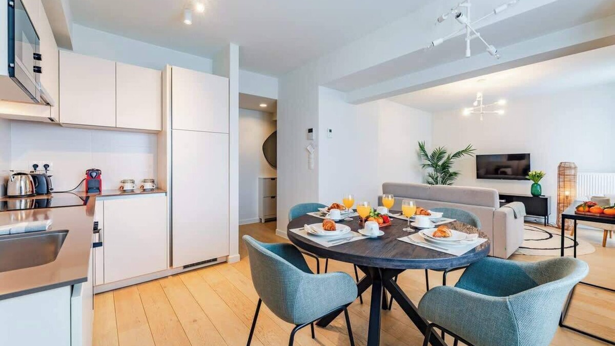 Plasky Apartment | Luxurious 2-BR flat Near NATO & EU