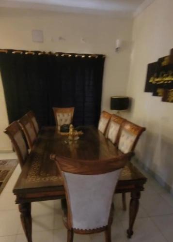 Karachi District Villa | Luxurious 200 SQY Executive Furnished Villa for Rent