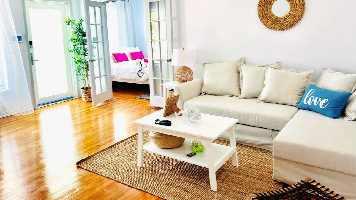 Royal Poinciana House | Luxurious 2500 sqft, Near Beach