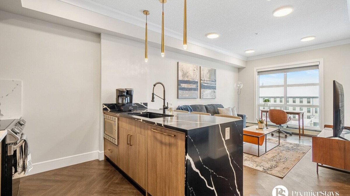 Currie Barracks Condo | Luxurious 2BR Suite near MRU & Downtown/w Parking