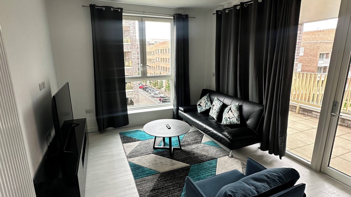 Thames Apartment | Luxurious 3-bed apartment with Views