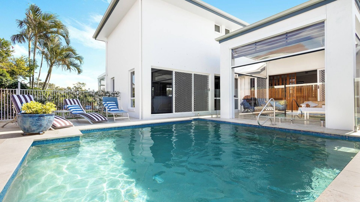 Twin Waters Apartment | Luxurious 3-Bedroom Canal-Front Home with Pool-Twin Waters