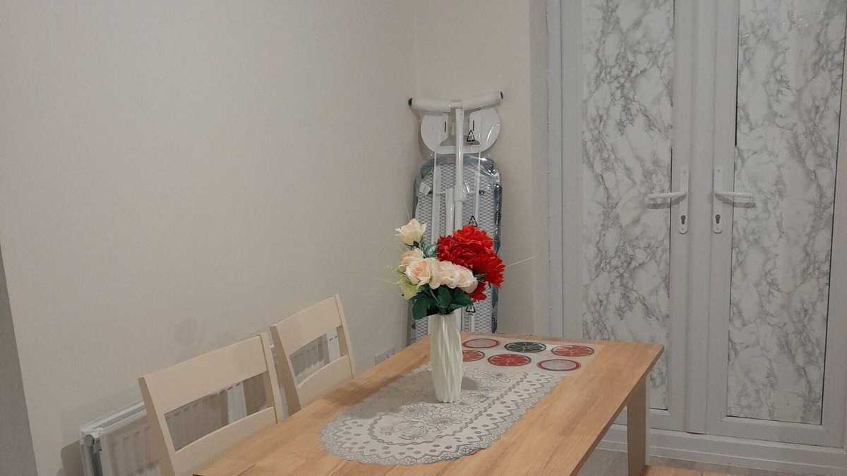Huyton House | Luxurious 3 Bedroom for Contractors and Holiday With Free Wifi and Parking