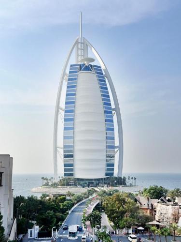 Umm Suqeim 3 Apartment | Luxurious 3BR APT Offering Full Burj AlArab Views