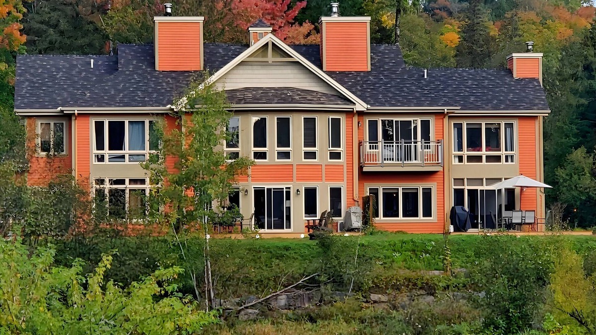 Mont-Tremblant House | Luxurious 4 Bedroom Retreat On la Bete 18th Hole