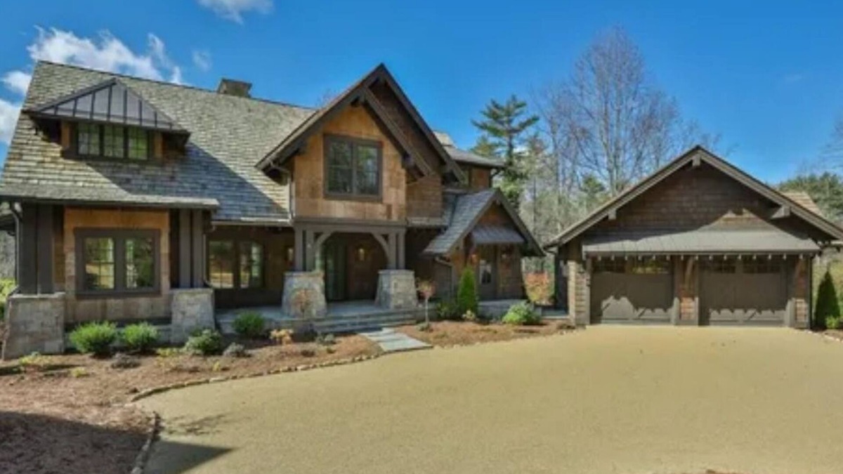 Cashiers House | Luxurious 4-bedroom house with AC, WiFi in welcoming Cashiers
