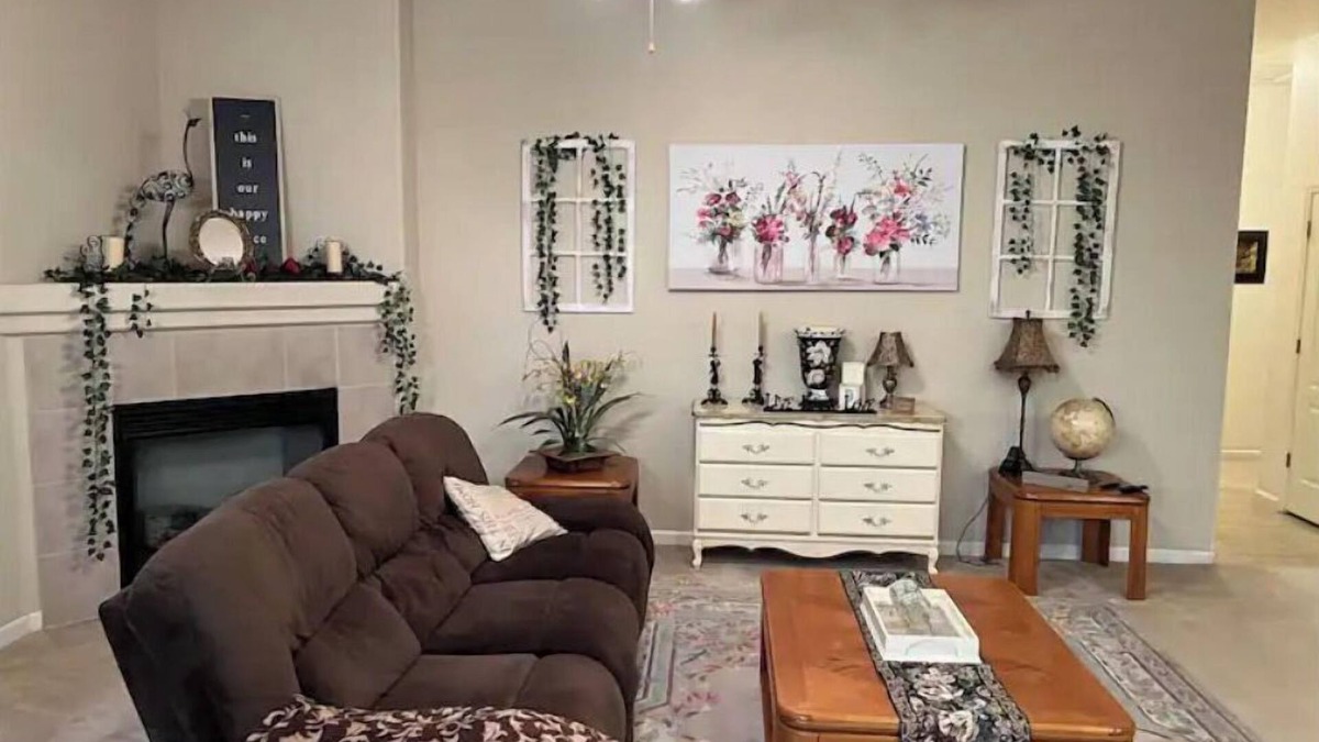 Turlock House | Luxurious 4-bedroom home with patio