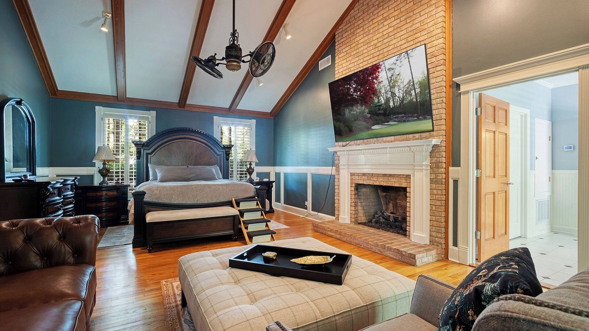Thomasville House | Luxurious 4-Bedroom Retreat with Theater, Pool, Hot Tub, and Bar on 6 acres.