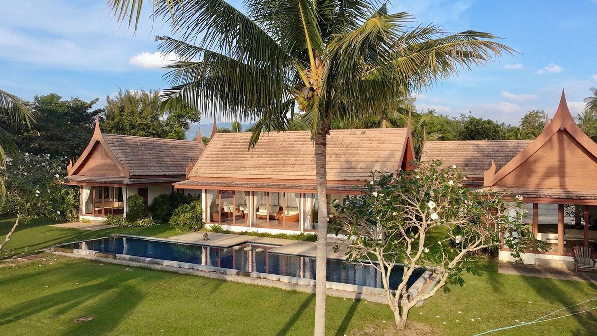 Thong Krut Villa | Luxurious 4bd Thai style beachfront escape