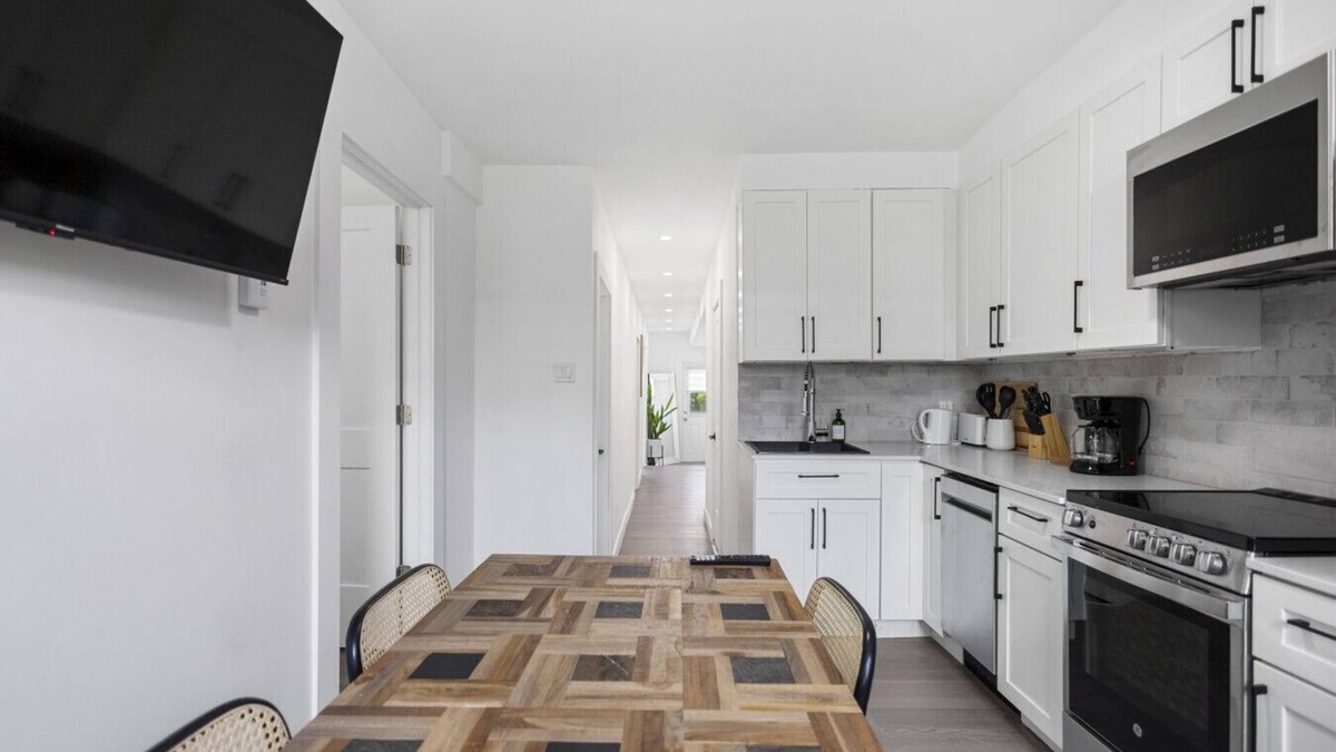 Sainte-Marie Apartment | Luxurious 4BR with Sunny Deck Balcony