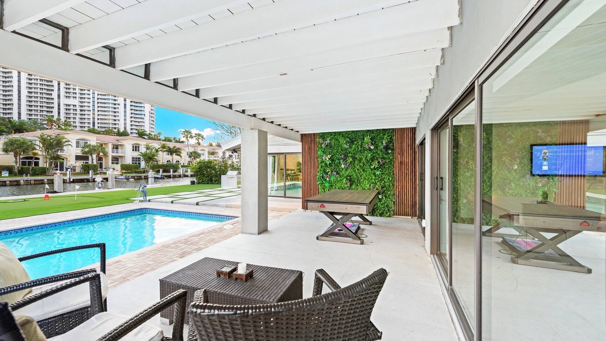 Hallandale Beach House | Luxurious 5 Bedroom Waterfront Villa with Yacht, Steps to Beach.