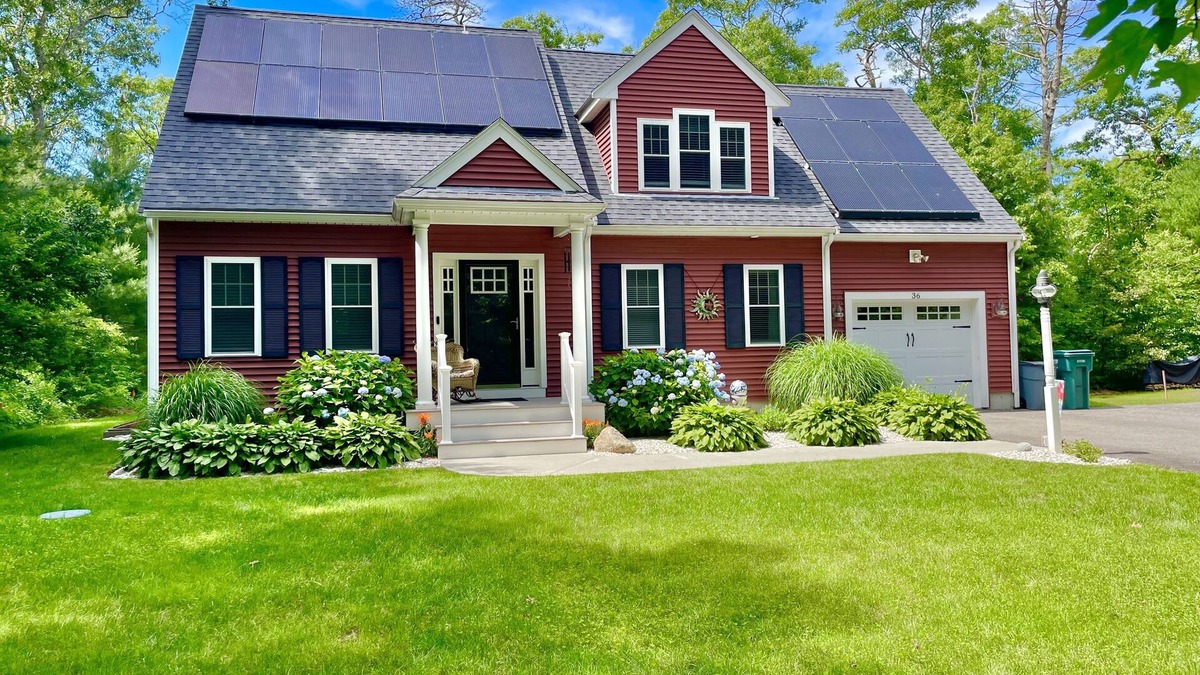 Cedar Bushes House | Luxurious 5 bedroom Get Away. Only 600 steps away from Private Manomet Beach.