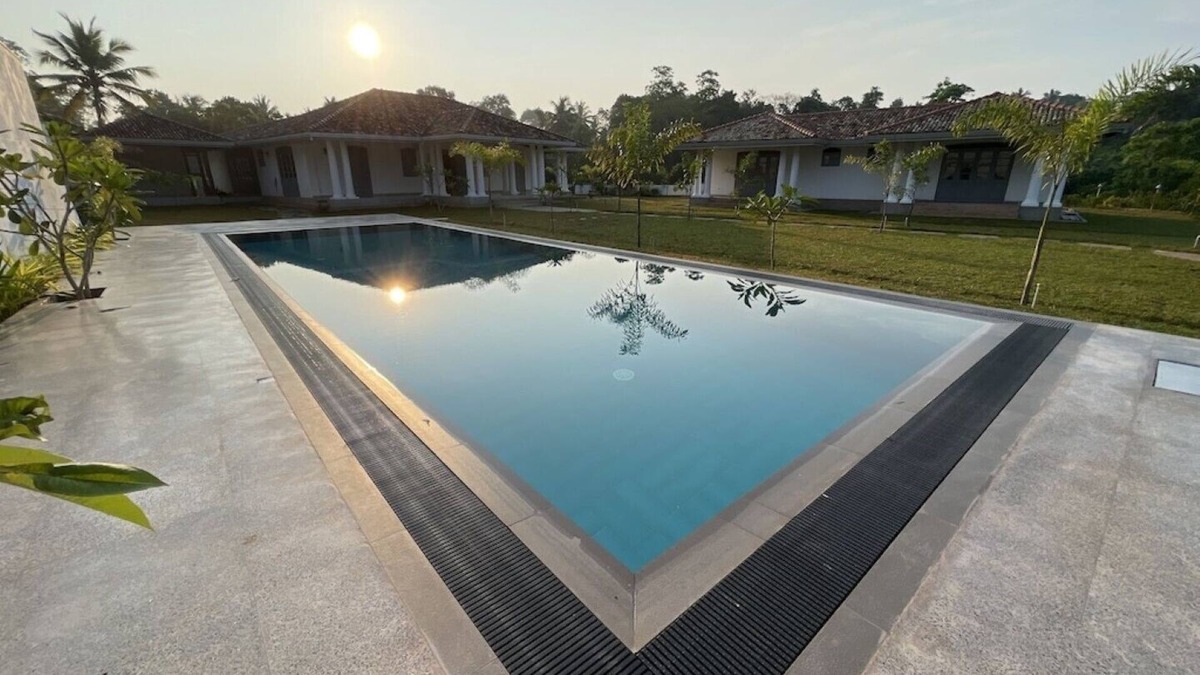 Nalagasdeniya Villa | Luxurious 5 bedroom villa in a peaceful location in Hikkaduwa Sri Lanka