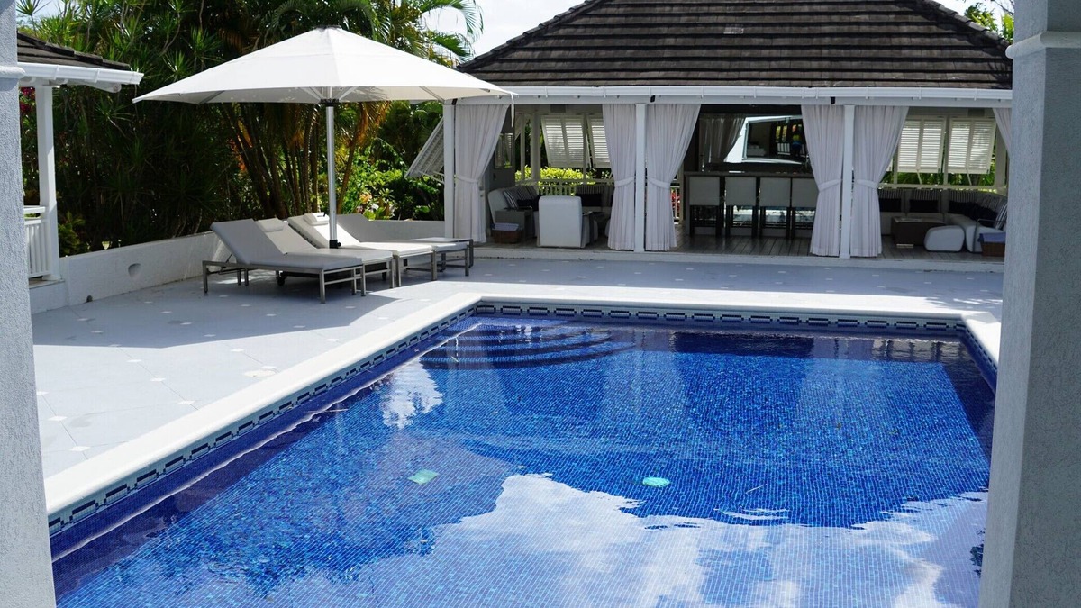 Sandy Lane Villa | Luxurious 5 bedroom mansion ideal for a group of friends and family