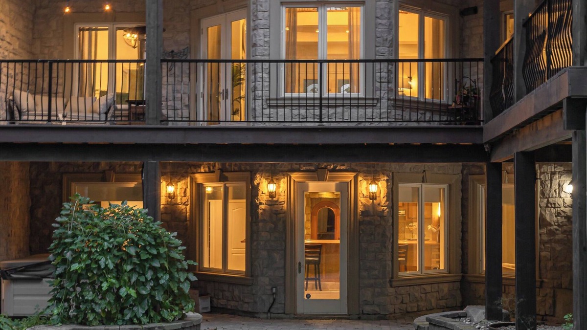 Uxbridge House | Luxurious 5-Bedroom Mansion with Hot Tub, Sauna, Game Room, Wine Cellar, Gym