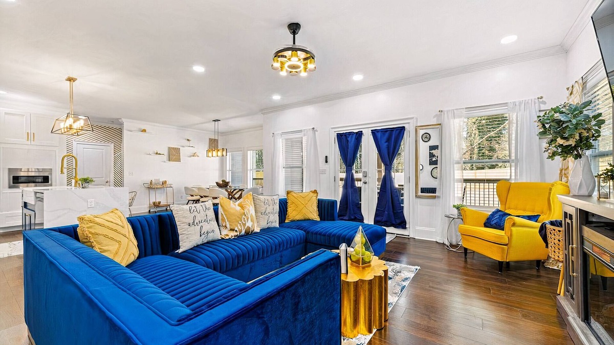 East Point House | Luxurious 5 Bedroom Mini Mansion Near Downtown Atlanta