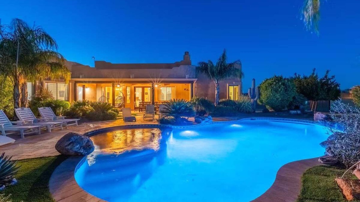 Phoenix House | Luxurious 5-Bedroom Retreat with Private Sports & Spa Facilities